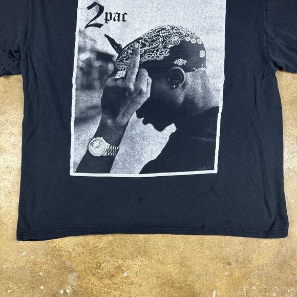 2Pac Graphic T-Shirt Black Men’s XL Bandana Photo Tee‎ Modern Rap Tupac - Picture 3 of 8